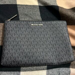 Michael Kors Jet Set Monogram Pouch